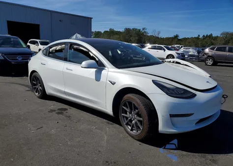 2018 Tesla Model 3 z USA, uszkodzony, nr VIN 5YJ3E1EA8JF010624